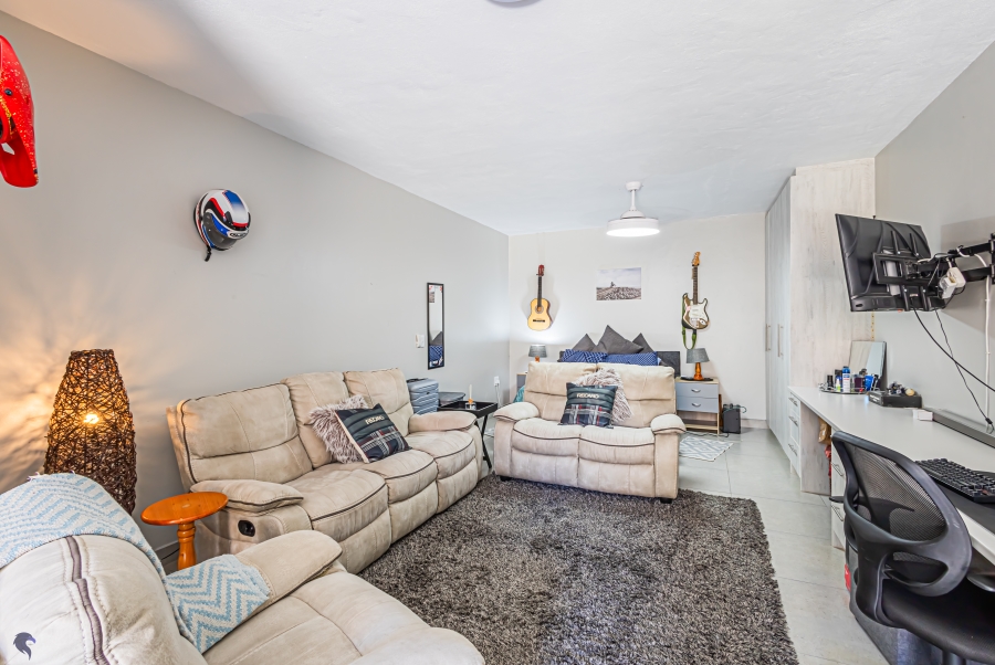 5 Bedroom Property for Sale in Myburgh Park Western Cape